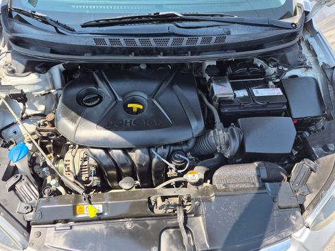 Used 2015 Hyundai Elantra SE FWD image 29