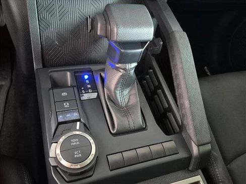 Used 2024 Toyota Tacoma SR5 AWD/4WD image 12