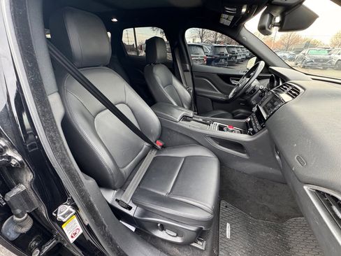Used 2018 Jaguar F-PACE Premium image 10