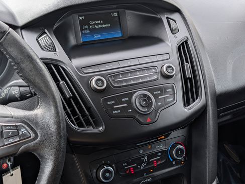 Used 2018 Ford Focus SE w/ Cold Weather Package image 17