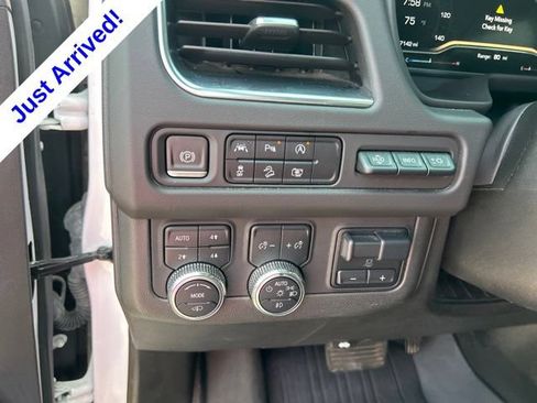 Used 2023 GMC Yukon XL AT4 w/ AT4 Premium Plus Package AWD/4WD image 18