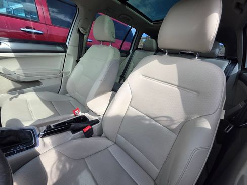 Used 2016 Volkswagen Golf Limited Edition FWD image 7