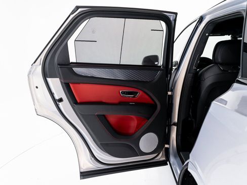 New 2025 Bentley Bentayga image 21