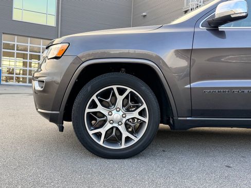 Used 2021 Jeep Grand Cherokee Overland RWD image 4
