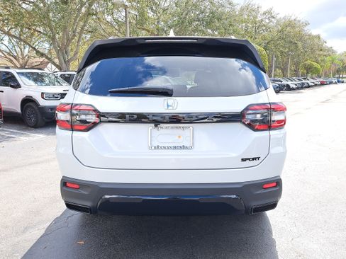 New 2026 Honda Pilot Sport image 5
