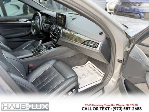 Used 2022 BMW M550i xDrive w/ Executive Package image 17