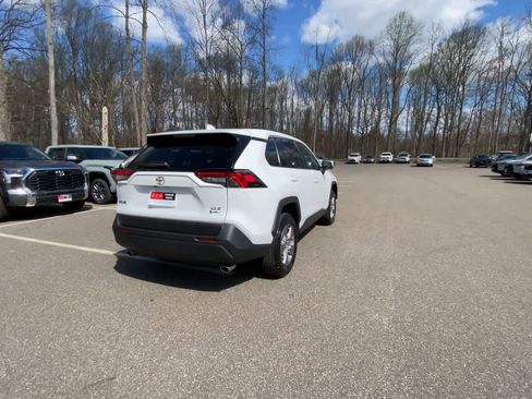 Used 2025 Toyota RAV4 XLE image 12