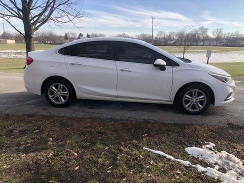 Used 2018 Chevrolet Cruze LT image 9
