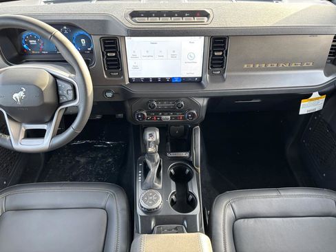 New 2025 Ford Bronco Badlands image 17