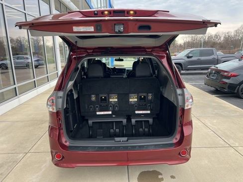 Used 2016 Toyota Sienna SE w/ SE Preferred Package image 5