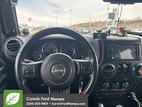 Used 2018 Jeep Wrangler Unlimited Rubicon w/ Connectivity Group image 13