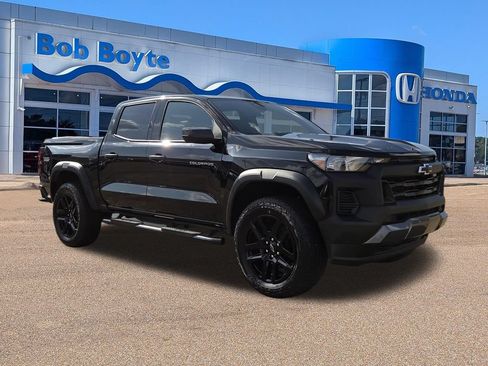 Used 2025 Chevrolet Colorado Trail Boss AWD/4WD image 3