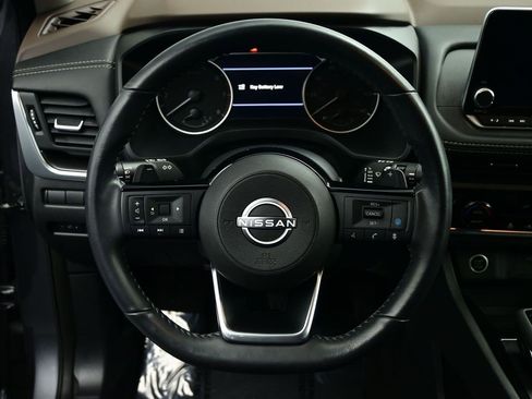 Used 2023 Nissan Rogue SV w/ SV Premium B Package image 3