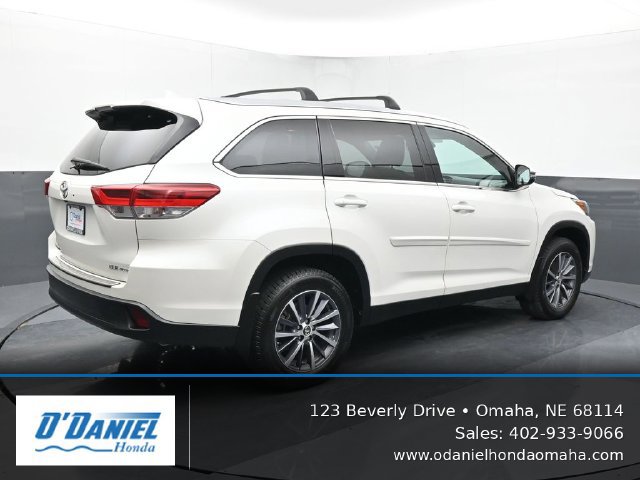 Used 2019 Toyota Highlander XLE w/ Protection Package #3 AWD/4WD image 6