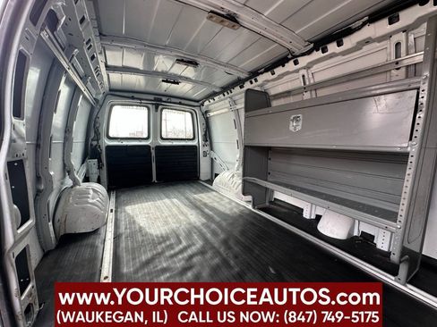 Used 2017 Chevrolet Express 2500 Extended RWD image 18