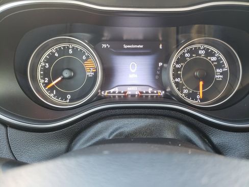 Used 2019 Jeep Cherokee Limited image 18