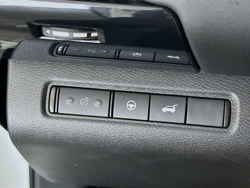 Used 2025 Nissan Pathfinder SV image 17