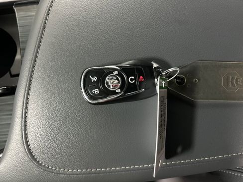 Used 2021 Buick Enclave Essence FWD image 22