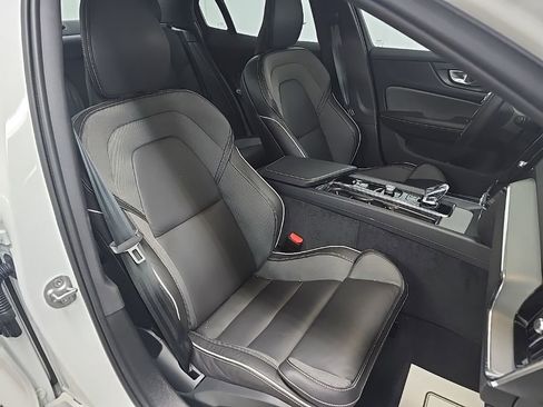 Used 2024 Volvo S60 B5 Plus w/ Climate Package image 15