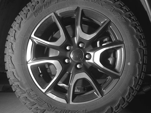 Used 2025 Jeep Compass Trailhawk AWD/4WD image 13