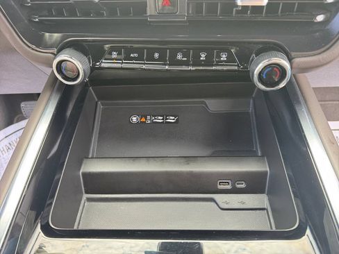 Used 2025 Chevrolet Suburban LT RWD image 25