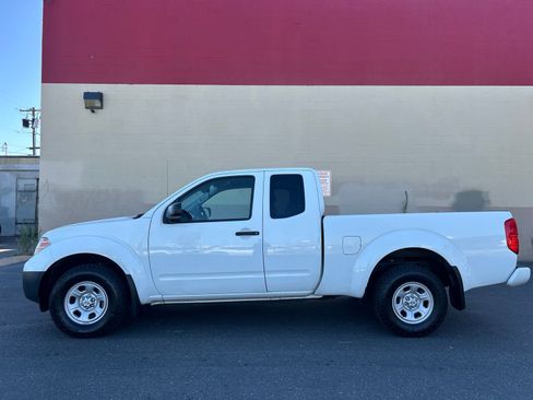Used 2019 Nissan Frontier S RWD image 2