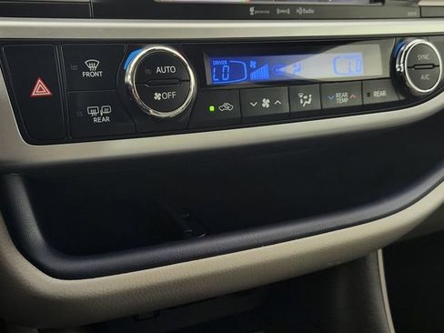 Used 2018 Toyota Highlander XLE AWD/4WD image 29