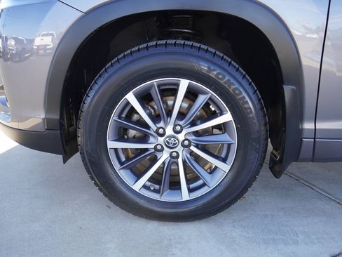 Used 2018 Toyota Highlander XLE image 13