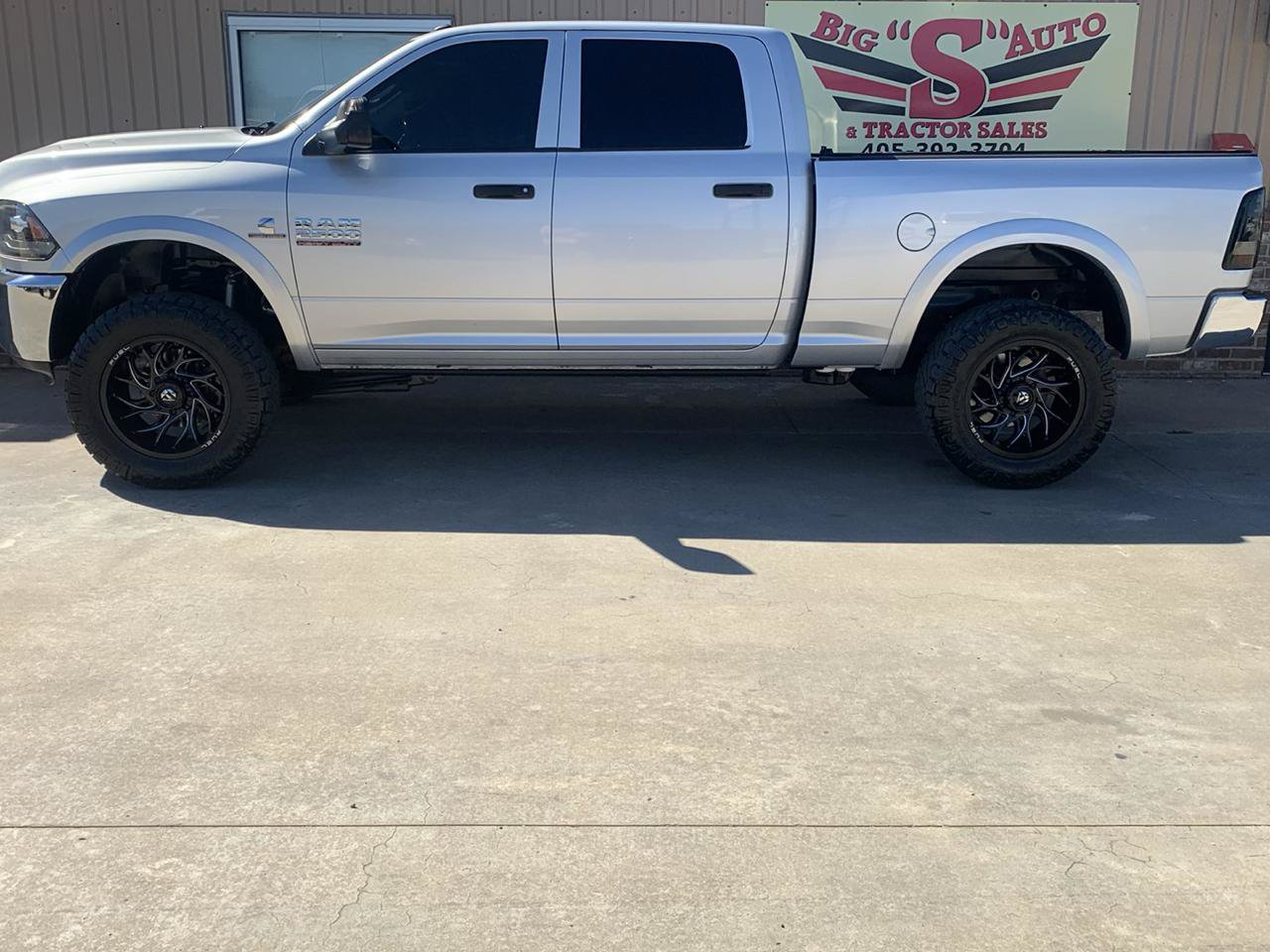 Used 2018 RAM 2500 Tradesman w/ Chrome Appearance Group AWD/4WD image 5