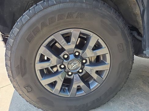 Used 2023 Toyota Tacoma SR5 w/ Technology Package AWD/4WD image 3