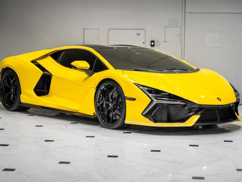 Used 2024 Lamborghini Revuelto image 3