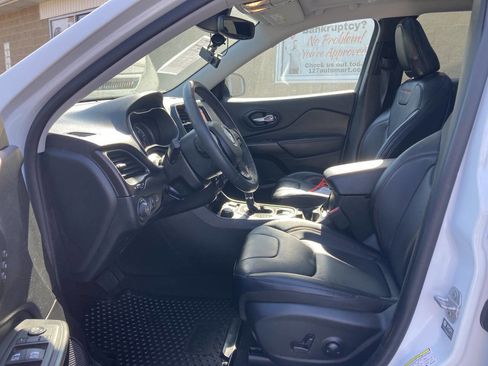 Used 2022 Jeep Cherokee Trailhawk w/ Sun, Sound & Nav Group image 11