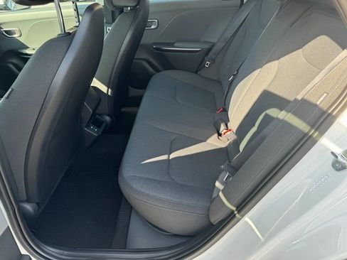 New 2025 Kia K4 LXS image 10