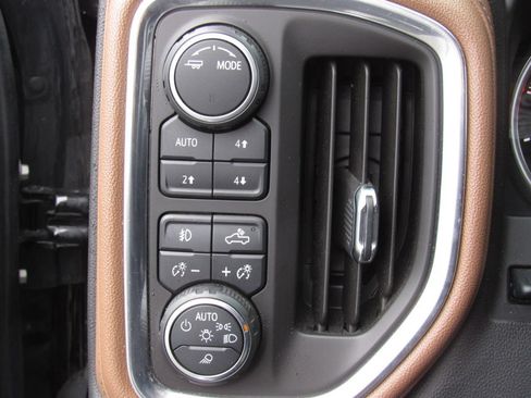Used 2020 Chevrolet Silverado 1500 High Country w/ Technology Package AWD/4WD image 36