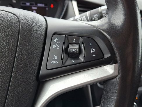 Used 2020 Chevrolet Trax LT w/ LT Convenience Package image 21