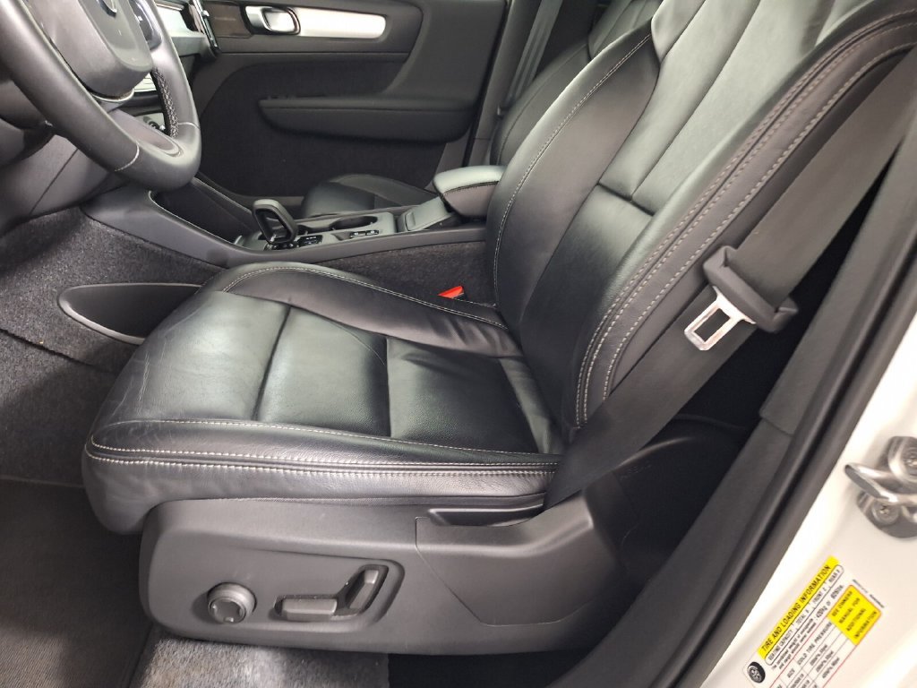 Used 2022 Volvo XC40 T5 Momentum AWD/4WD image 27