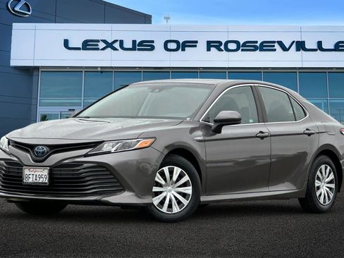 Used 2018 Toyota Camry LE image 1