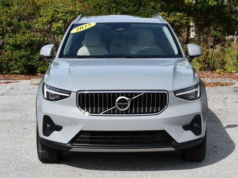 Used 2025 Volvo XC40 B5 Ultra image 34