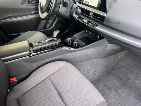Used 2025 Toyota Prius LE image 18