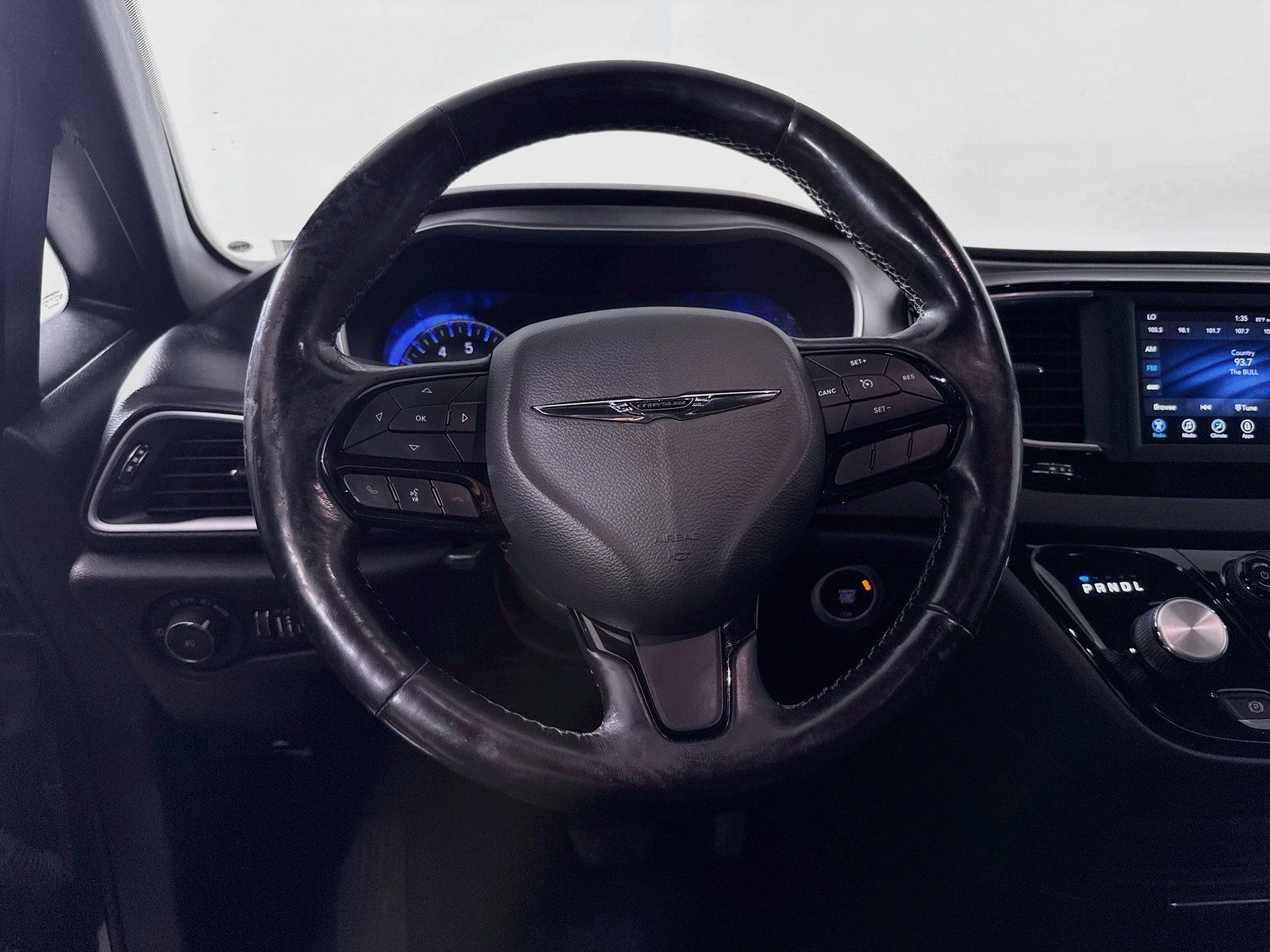 Used 2020 Chrysler Pacifica Touring-L w/ S Appearance Package FWD image 12