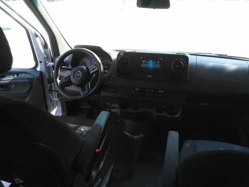 Used 2024 Mercedes-Benz Sprinter 2500 image 2
