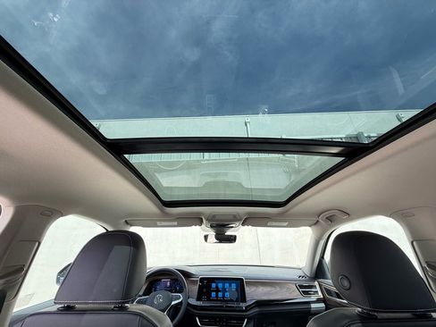 Used 2025 Volkswagen Atlas SE image 8