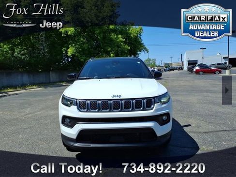Used 2025 Jeep Compass Limited AWD/4WD image 2