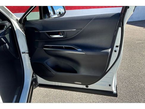 Used 2021 Toyota Venza Limited image 20