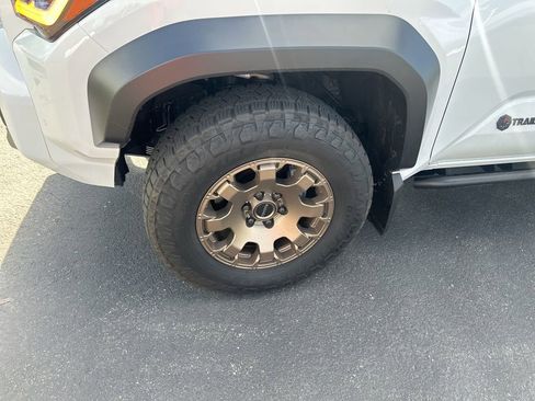 Used 2025 Toyota 4Runner Trailhunter AWD/4WD image 17