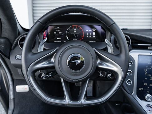 Used 2024 McLaren 750S Spider image 10