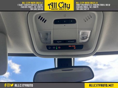 Used 2018 Chevrolet Traverse LT image 21