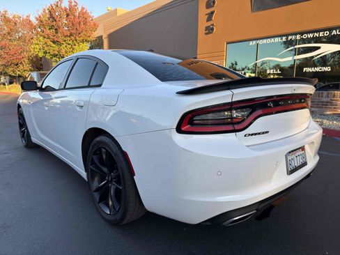 Used 2018 Dodge Charger SXT w/ Blacktop Package image 12