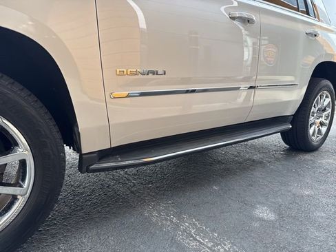 Used 2017 GMC Yukon Denali image 6