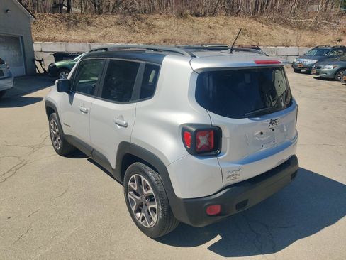 Used 2015 Jeep Renegade Latitude AWD/4WD image 4